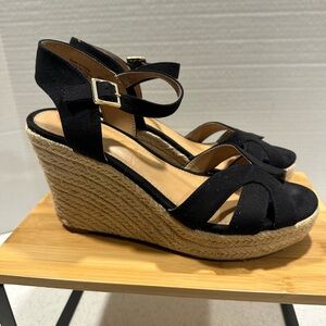 American Eagle 8.5 Women's Black Velvet/suede-Like Ankle Strap Wedges Op…